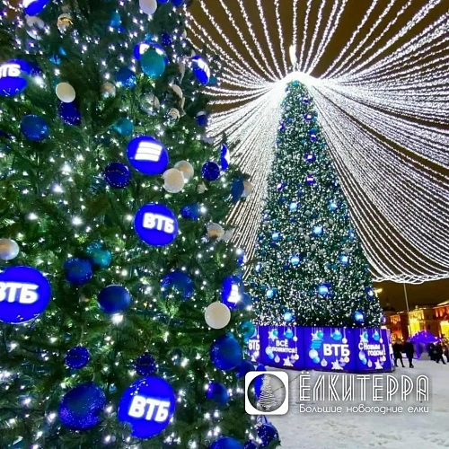 Брендированная уличная елка ВТБ